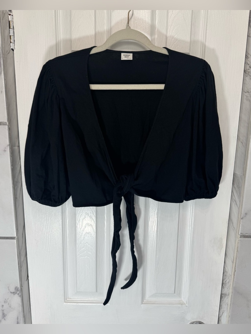 Aritzia Sunday Best Black Bambi Puff Sleeve Tie Front Crop Top Women’s Medium - Picture 11 of 11